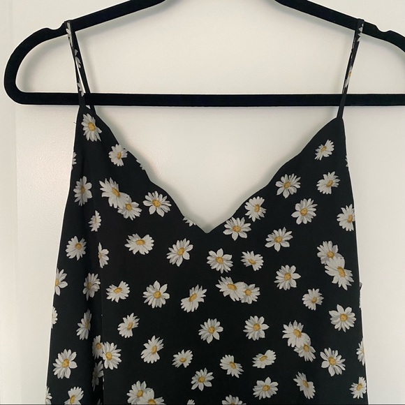 NWOT Socialite Scalloped Chiffon Tank Top Black Daisy Flower - SIZE M - Picture 3 of 5